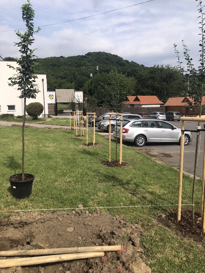 Oporný múr zo strany